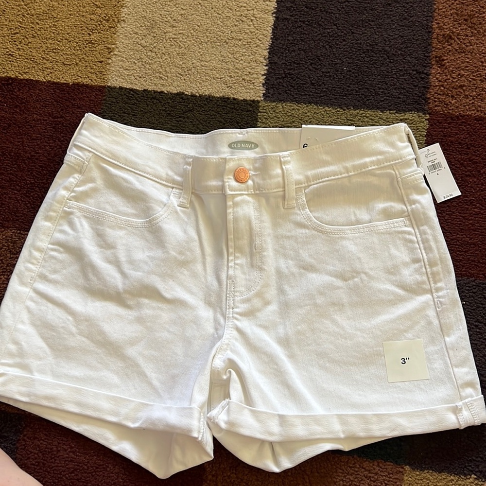 Brand new with tags old navy white jean shorts. 3in length size 6